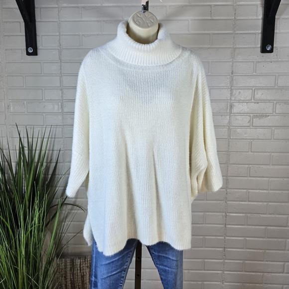 Staccato White Fuzzy Dolman Sleeve Turtleneck Sweater Medium Large - Picture 3 of 8